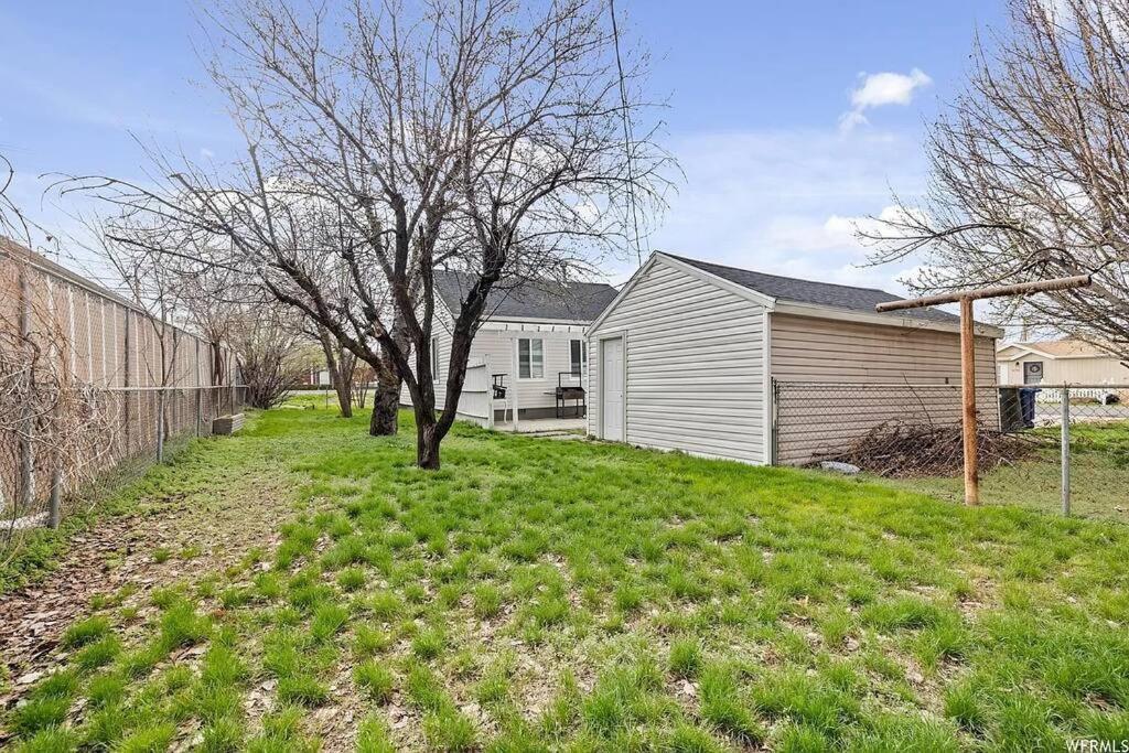 Cute Entire Small House With Large Yard! Pets Welcome! West Valley City Kültér fotó