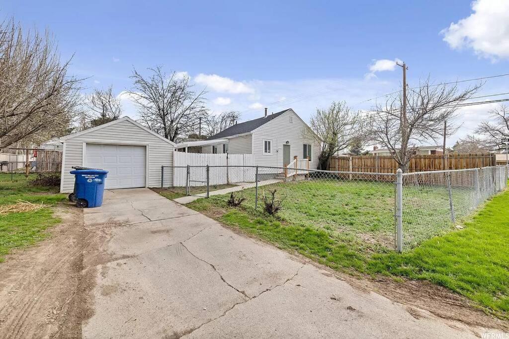 Cute Entire Small House With Large Yard! Pets Welcome! West Valley City Kültér fotó