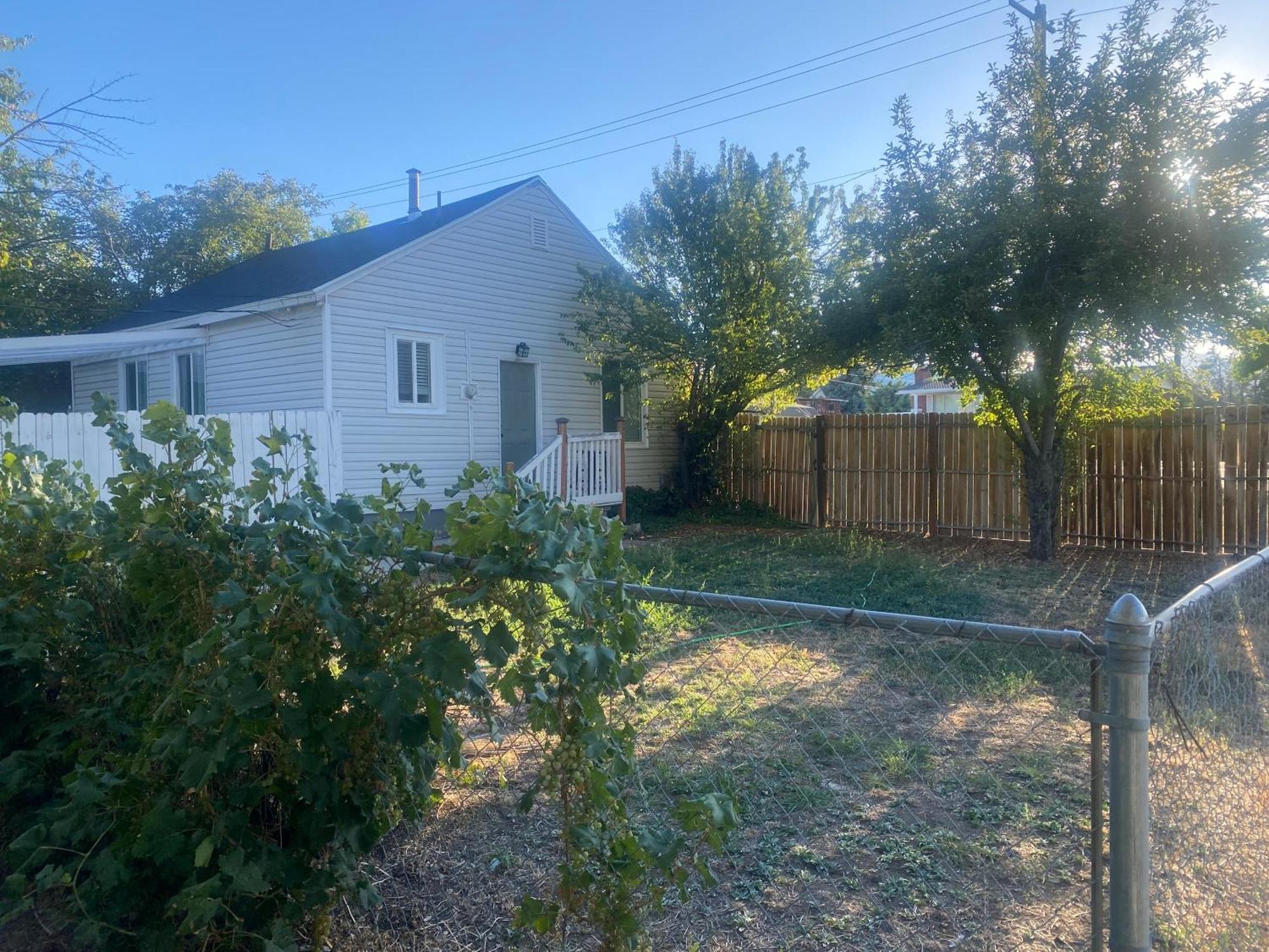 Cute Entire Small House With Large Yard! Pets Welcome! West Valley City Kültér fotó