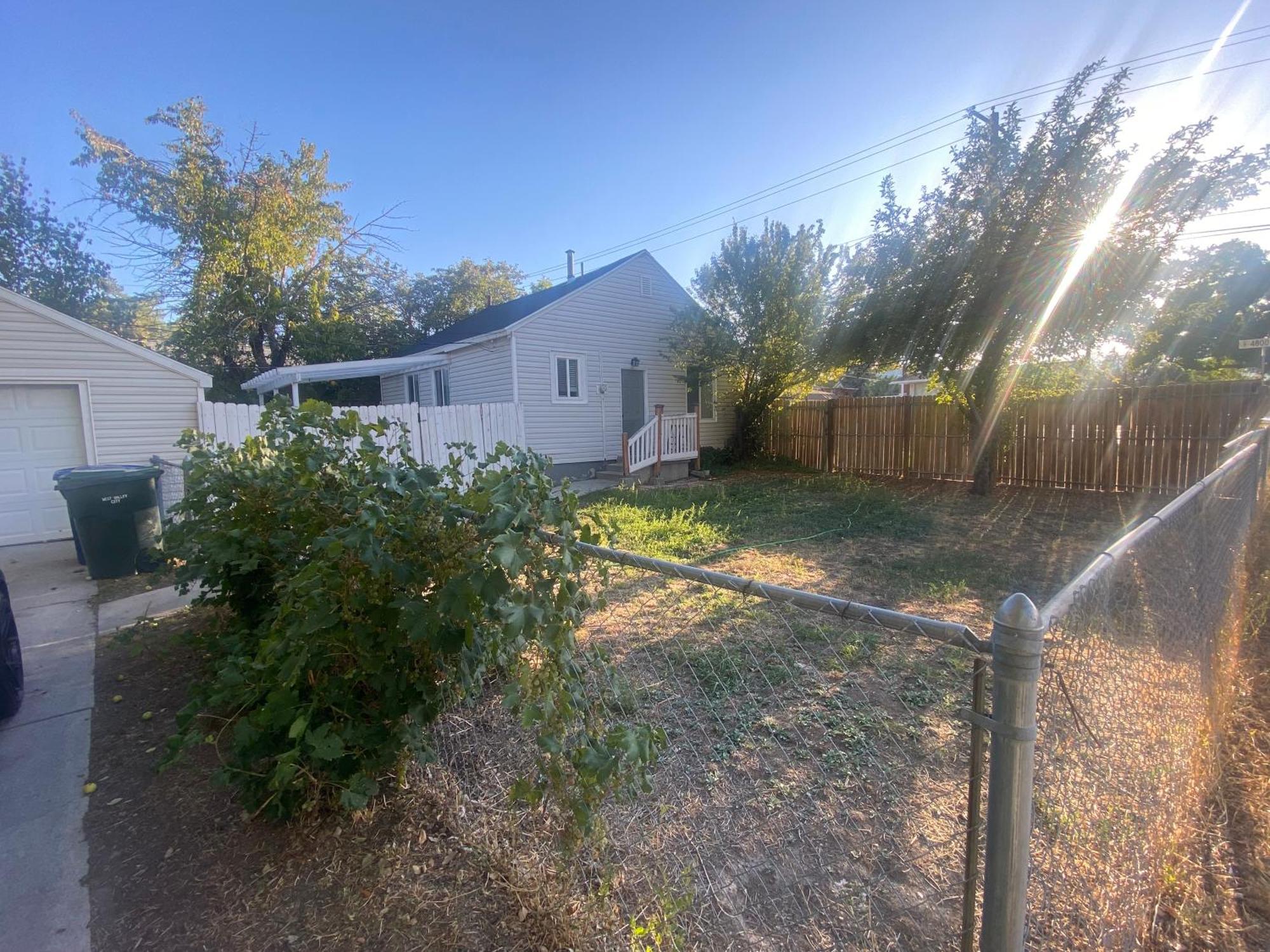 Cute Entire Small House With Large Yard! Pets Welcome! West Valley City Kültér fotó